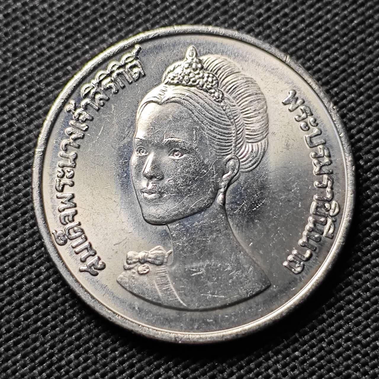 KK钱币收藏小铺   套币专场 2月预留时间 周末发货 1982泰国10泰铢 诗吉丽皇后诞辰50周年纪念 发行量仅50万 少见品种 