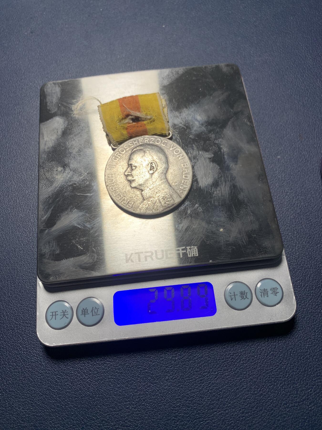 欢度清明，直接出价就行，这场不读秒到点直接结拍。 （银质）巴登大公国功勋奖章，近30克