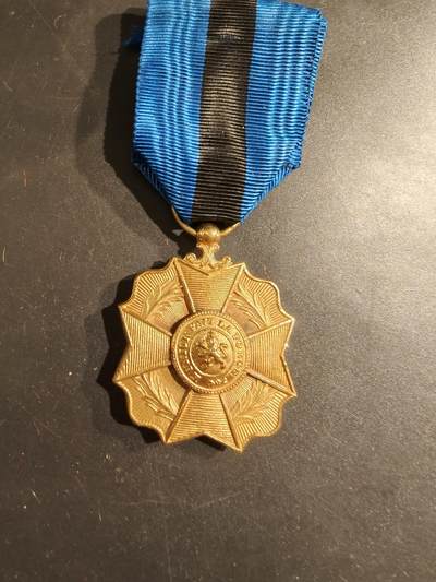 老王徽章第188期 - 比利时金级利奥波德二世奖章    早期单法语版