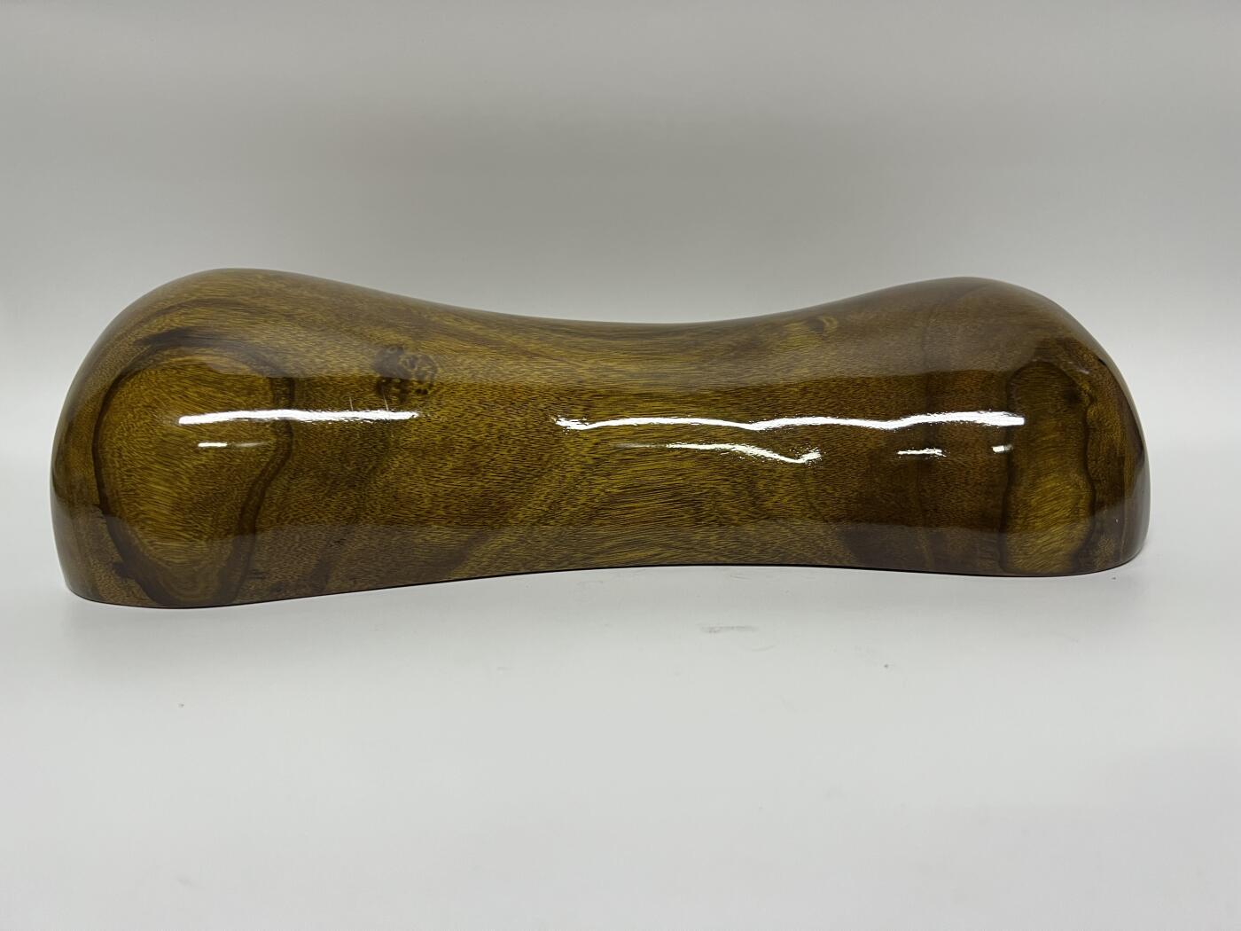 零元拍：用横财原料加工了一只金丝楠枕头，太美丽了，金丝爆满，花纹也贯穿，精工打磨，尺寸约：32/17/8.5CM