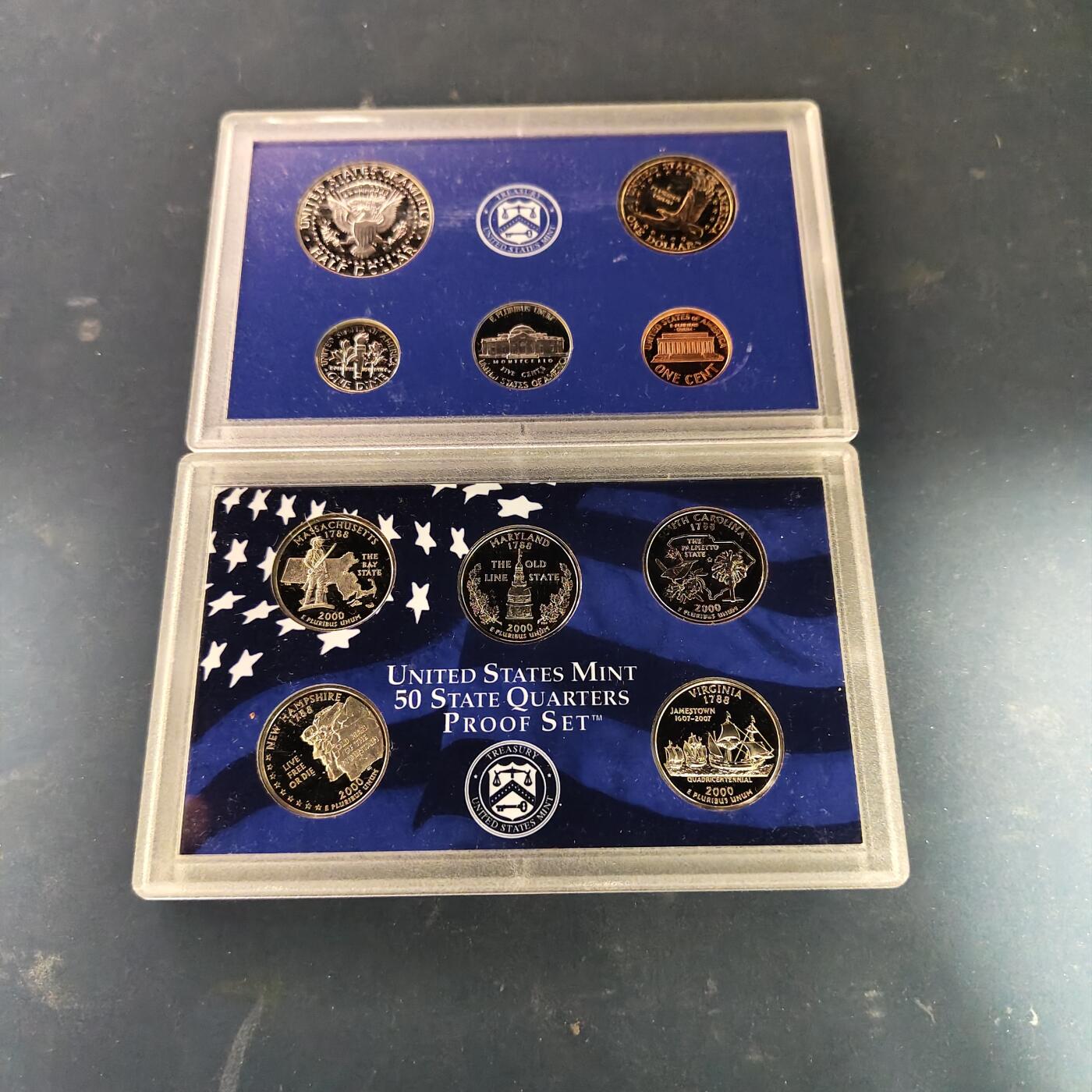 【全场包邮】纯粹捡漏拍515场 美国2000年官方封装精制套币（流通币一盒+州币一盒）-盒证全