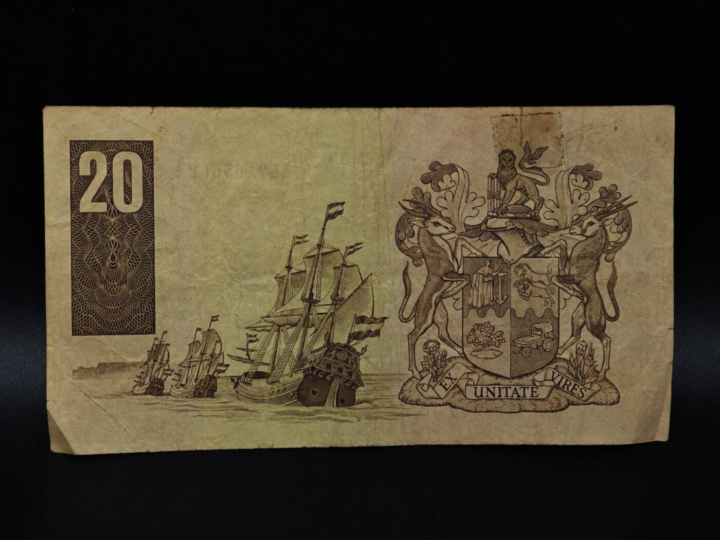  【淘币小摊】限时拍第八百八十二拍   纸币场    每周一统一发货 南非20兰德纸币【有折】