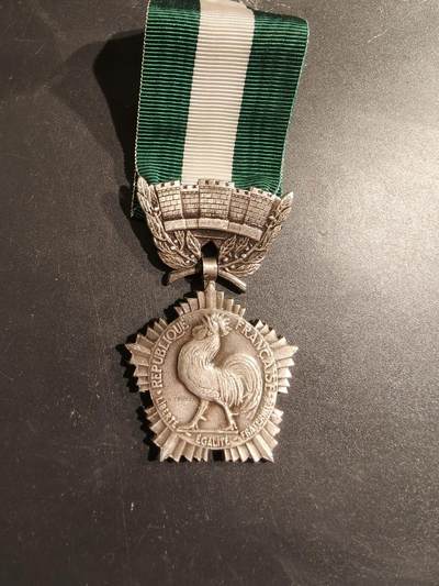 老王徽章第188期 - 法国银级地方嘉奖奖章    1994年实发版