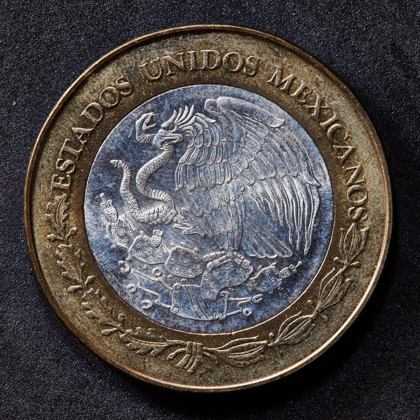 【俄甄集藏】2026年(050)04-01星期三 晚 19:30 全场包邮 墨西哥2003-2005年联邦州100比索双色纪念大银币6枚一组，外圈为铜，中心为925银，单枚重约33.9克，分别为下加利福尼亚州、奇瓦瓦州、韦拉克鲁斯州、克雷塔罗州、新莱昂州、金塔纳罗奥州