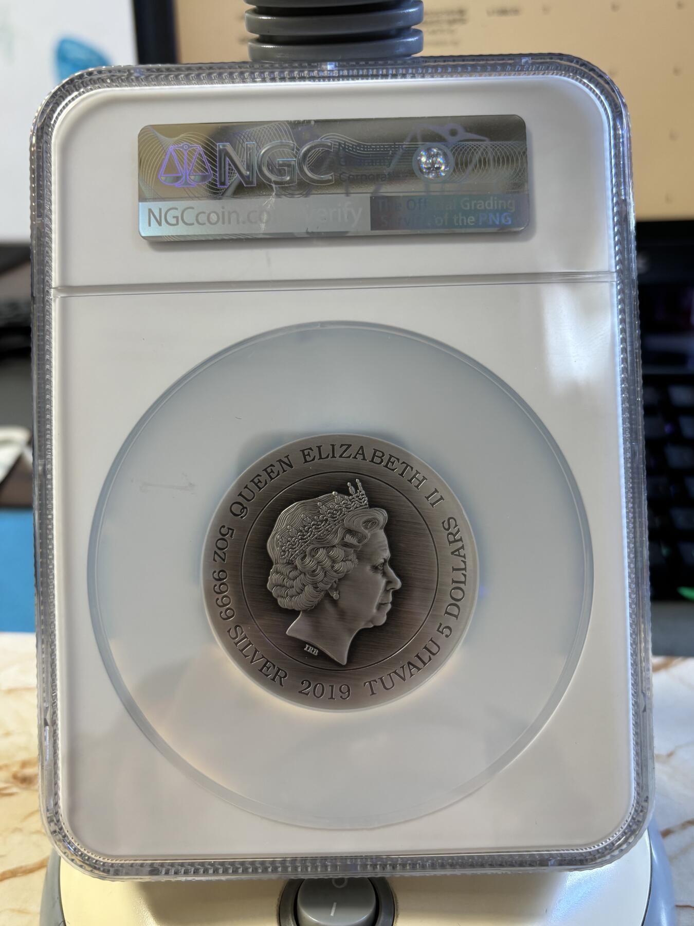 第195期拍卖 图瓦卢2019年龙凤呈祥5盎司银币NGC-MS70首，999银，发行318枚