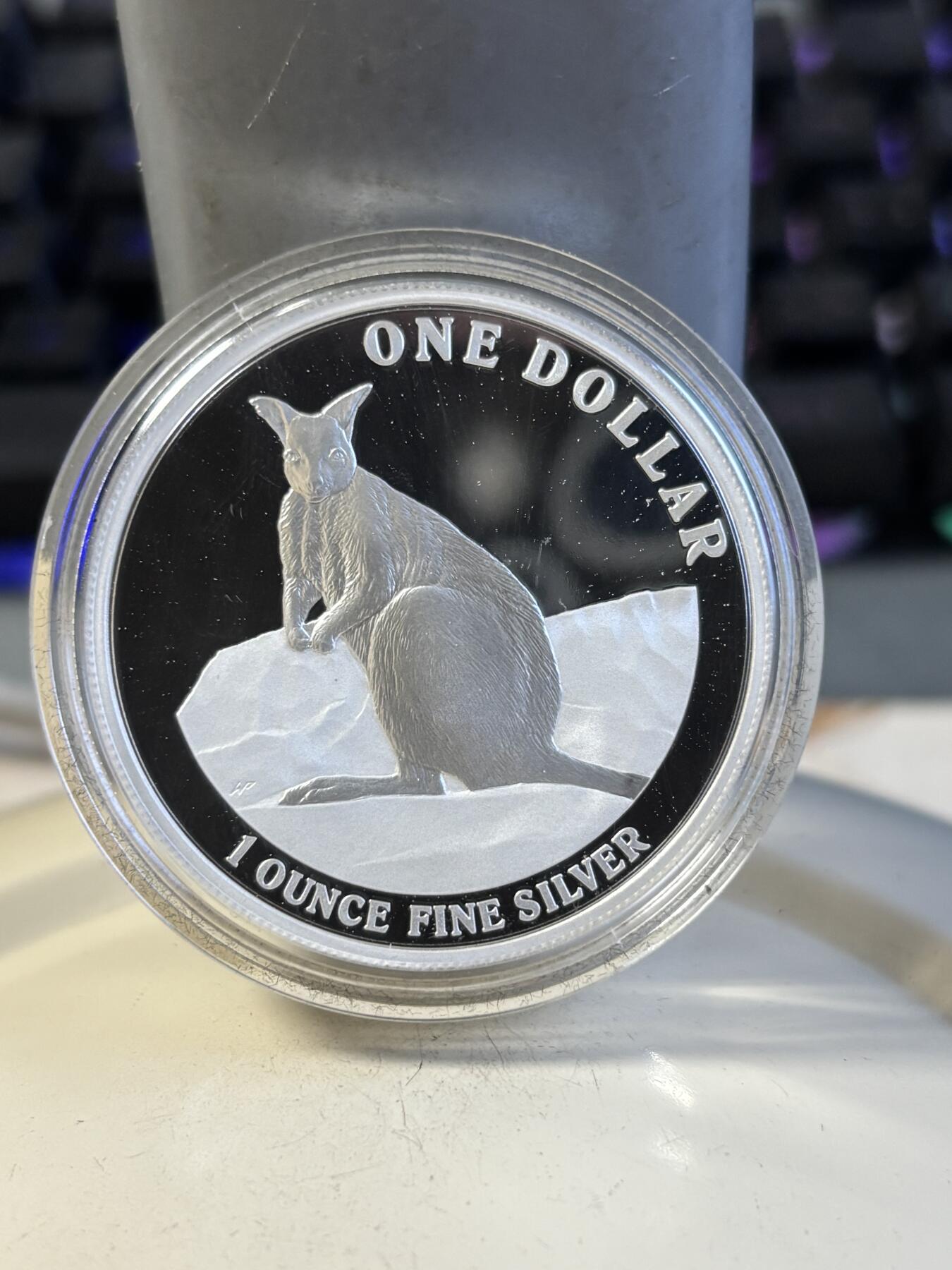 第195期拍卖 澳大利亚2012年澳洲袋鼠系列精制1盎司纪念银币，999银，发行20000枚