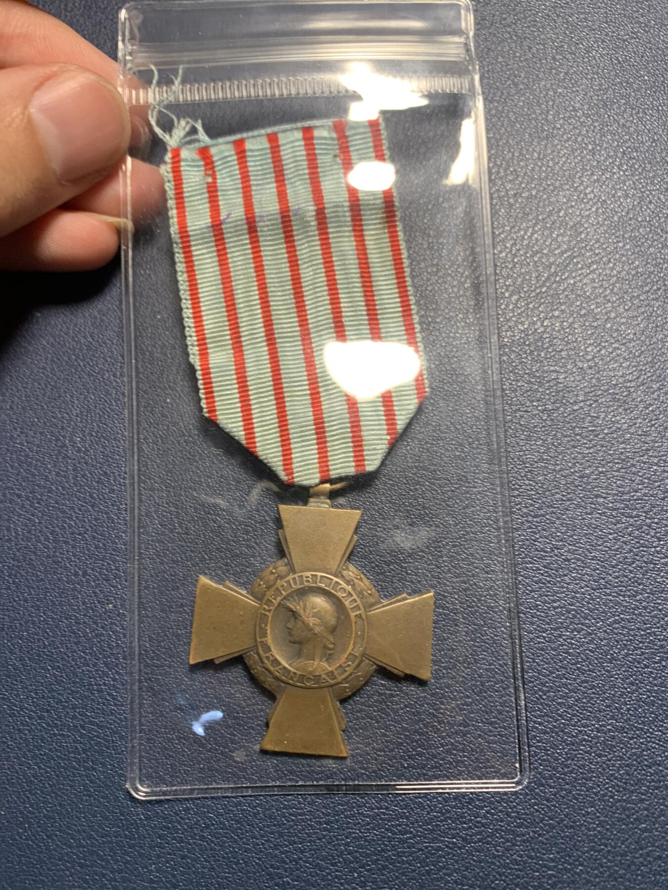 欢度清明，直接出价就行，这场不读秒到点直接结拍。 法国一战战斗十字奖章，打标2