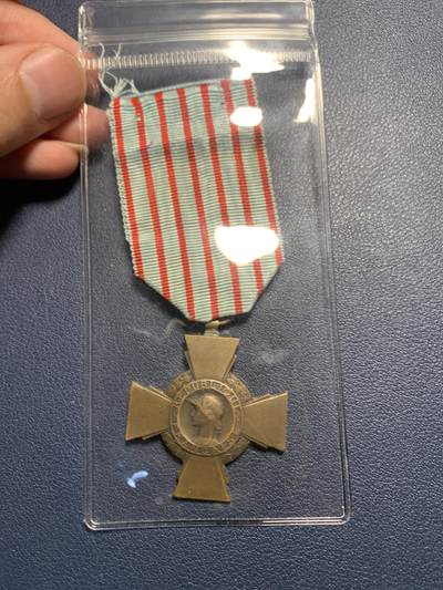 欢度清明，直接出价就行，这场不读秒到点直接结拍。 - 法国一战战斗十字奖章，打标2