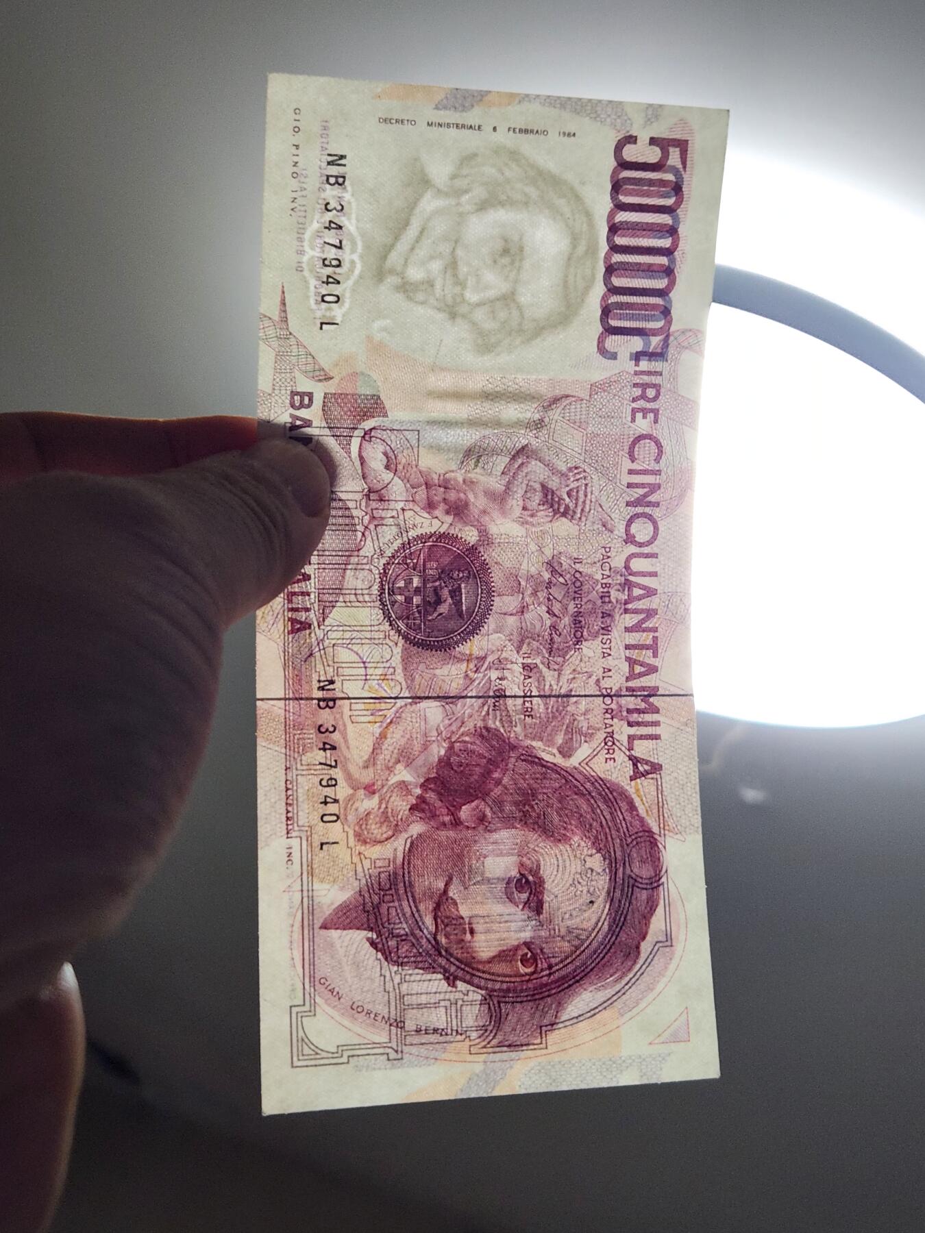 3月21号晚上8点 外国纸币自动截拍第42场 意大利1984年50000里拉5万纸币 近新极美品