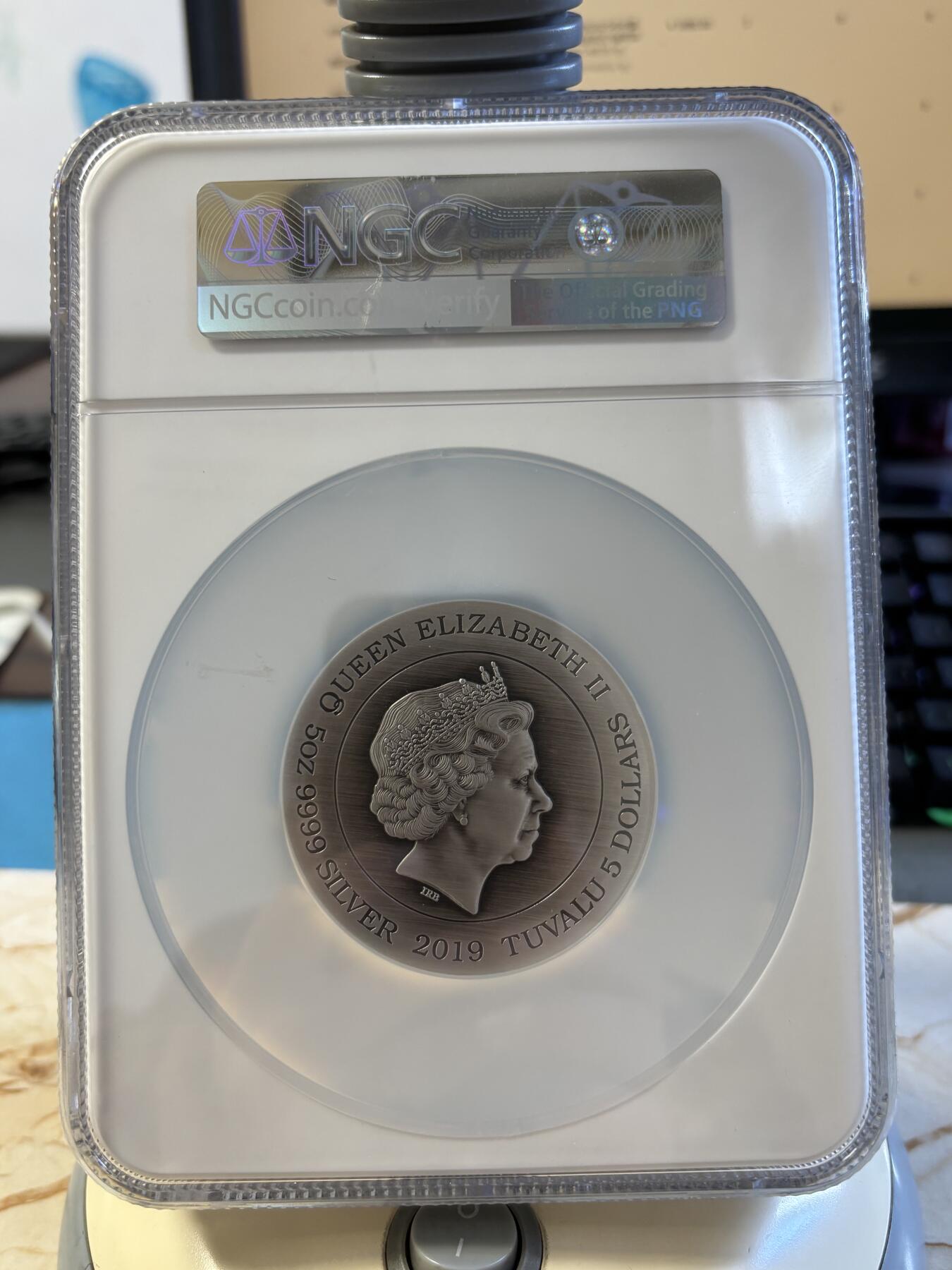 第195期拍卖 图瓦卢2019年龙凤呈祥5盎司银币NGC-MS70首，999银，发行318枚