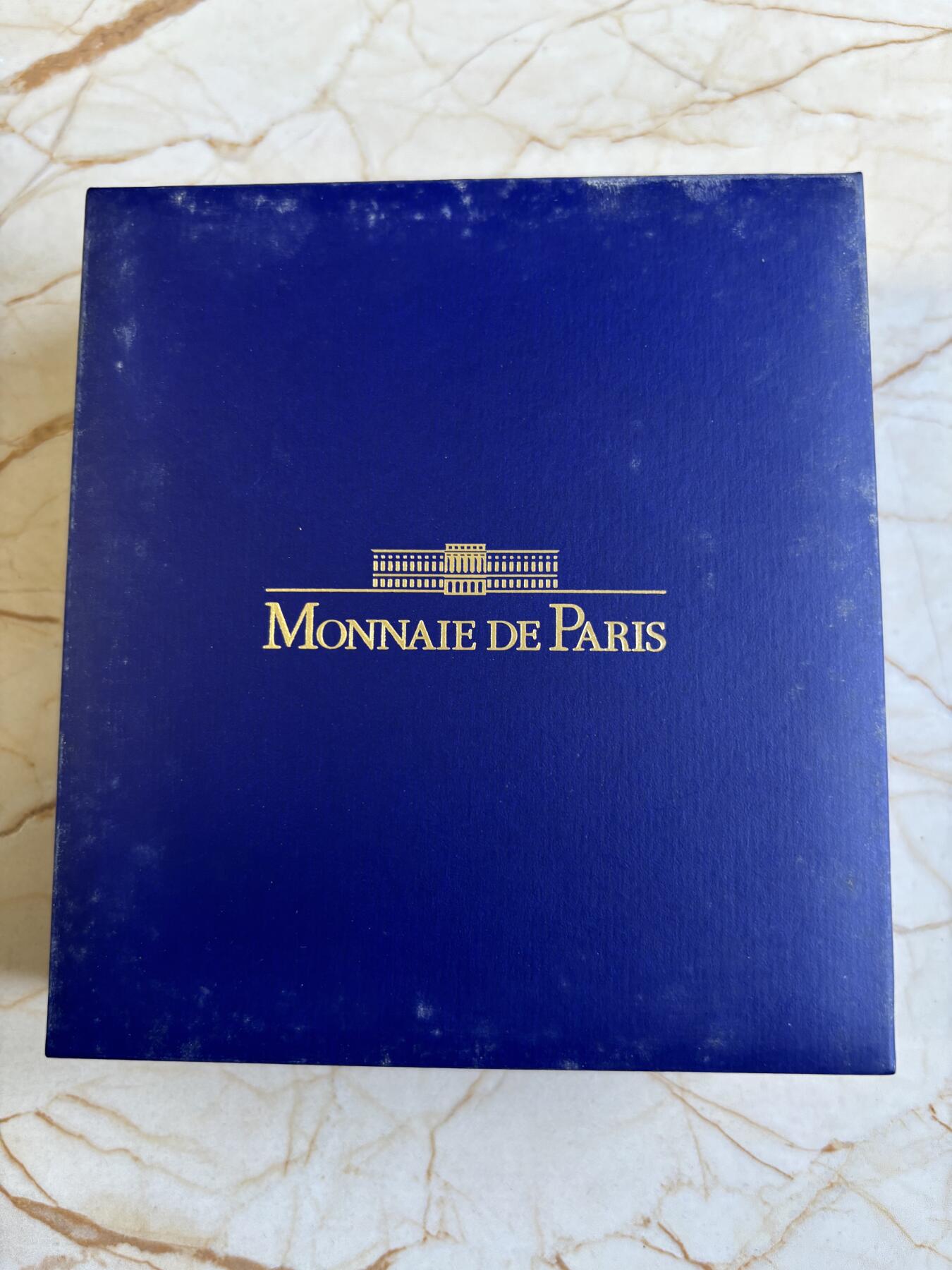 第195期拍卖 法国2010年发行高速列车TGV精制163.8克纪念银币，950银，发行500枚，边缘有氧化