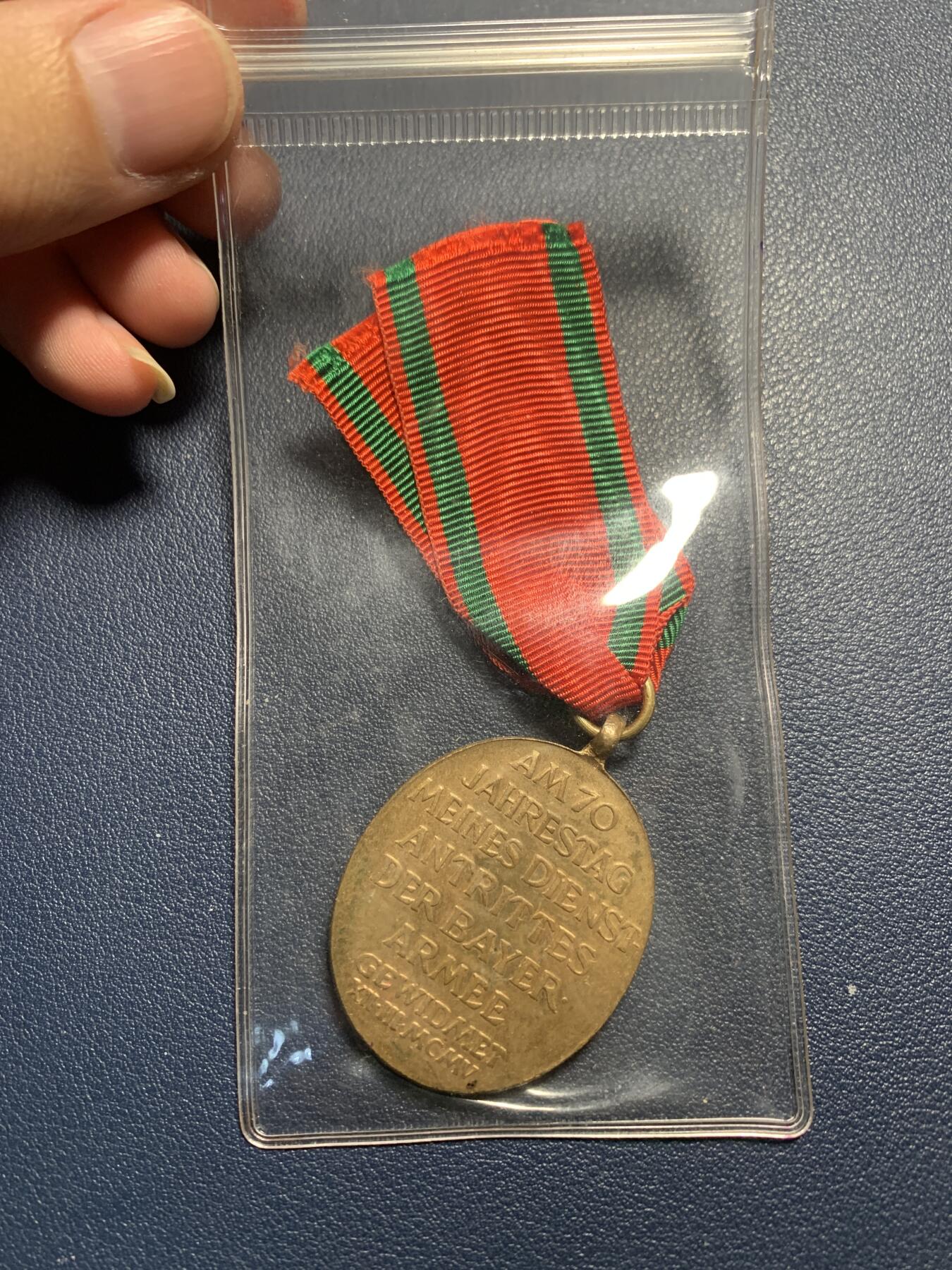 欢度清明，直接出价就行，这场不读秒到点直接结拍。 巴伐利亚王国陆军建军70年奖章，铜质