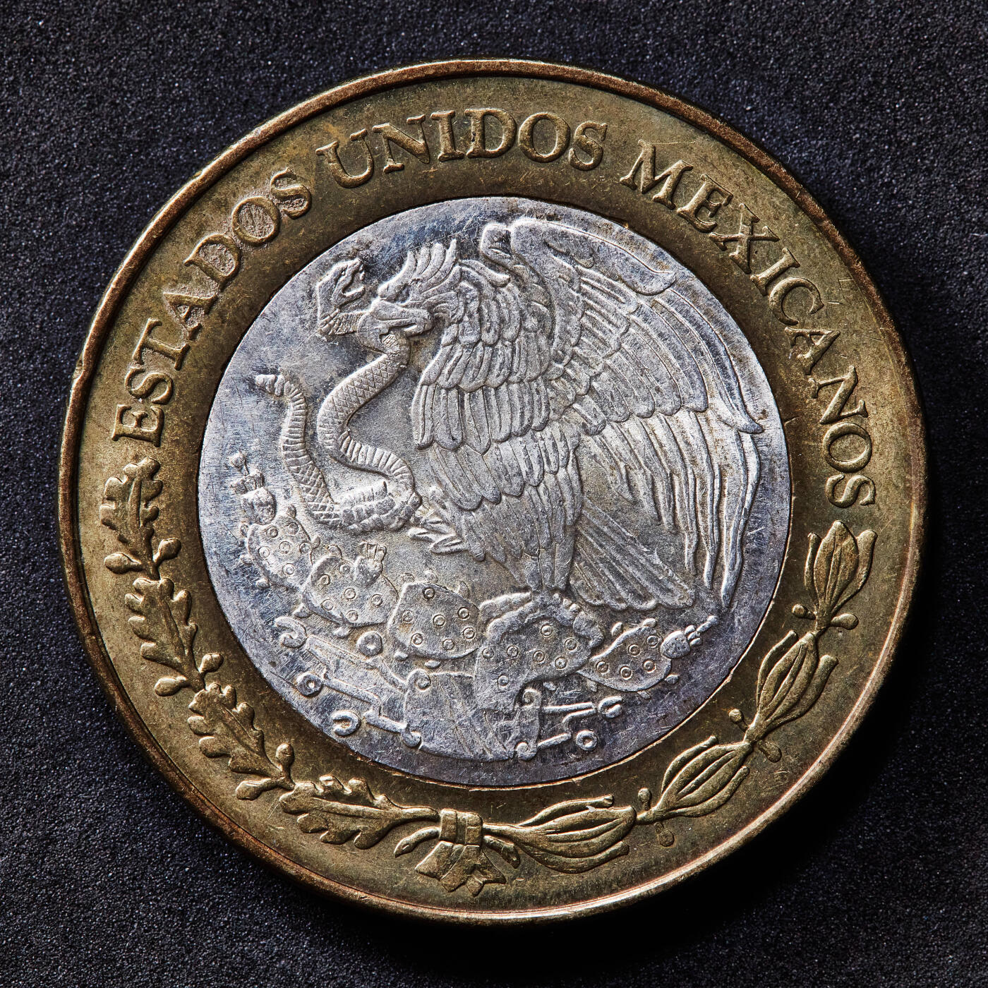 【俄甄集藏】2026年(050)04-01星期三 晚 19:30 全场包邮 墨西哥2003-2005年联邦州100比索双色纪念大银币6枚一组，外圈为铜，中心为925银，单枚重约33.9克，分别为下加利福尼亚州、奇瓦瓦州、韦拉克鲁斯州、克雷塔罗州、新莱昂州、金塔纳罗奥州