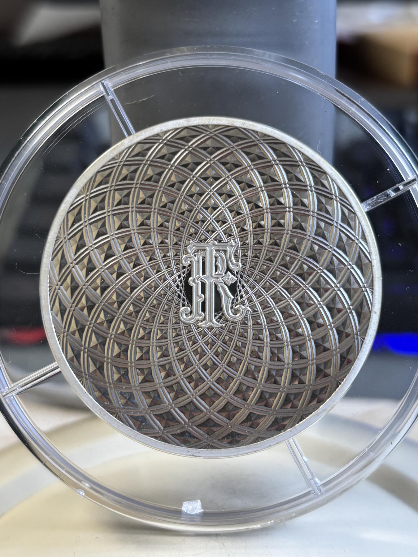 第195期拍卖 法国2014年法兰西魁宝系列1巴卡拉水晶5盎司银币，950银，163.8克，发行500枚