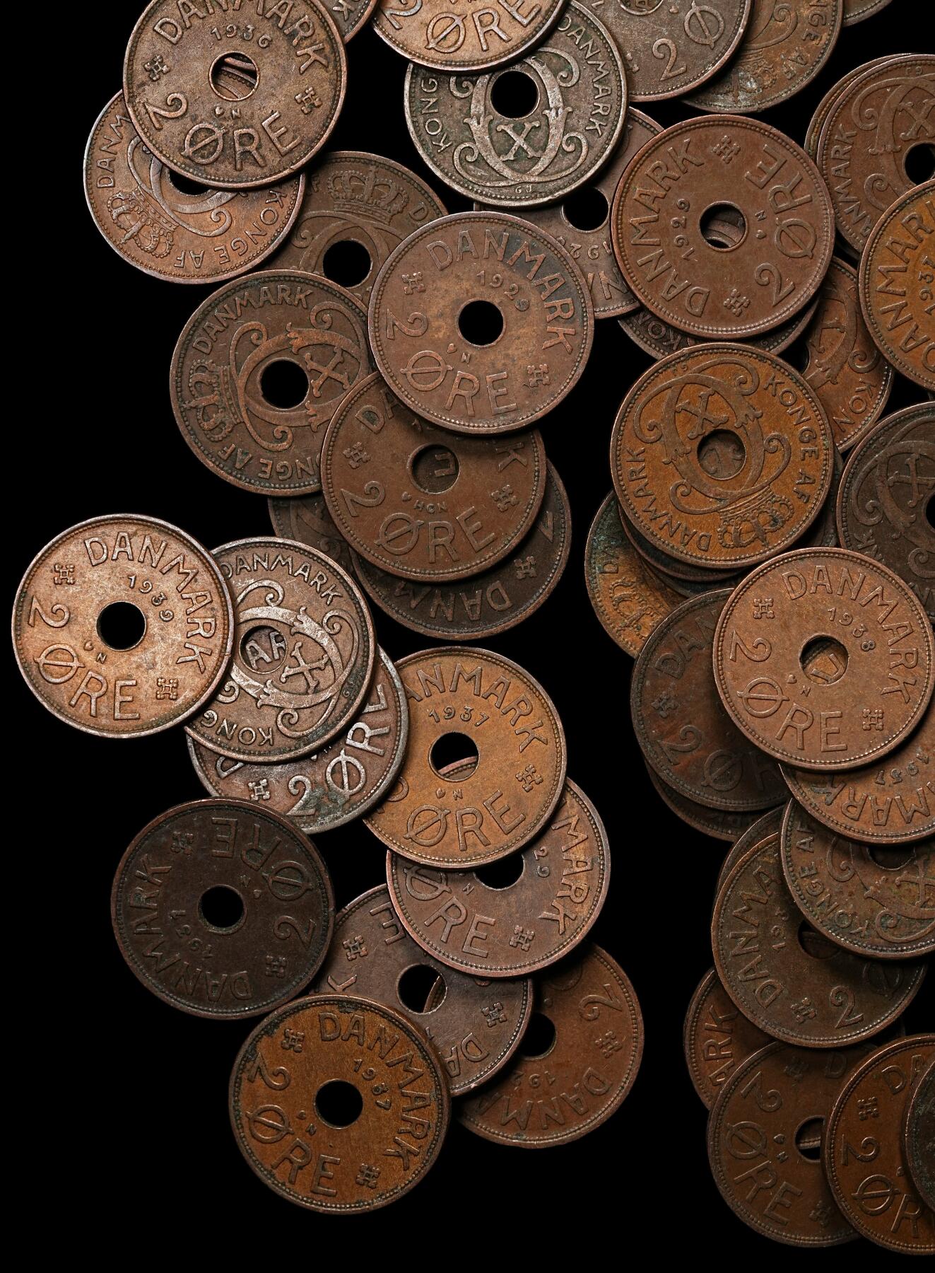 修遠堂世界钱币第108期 丹麦中孔2欧尔铜币70枚，1927-1940年