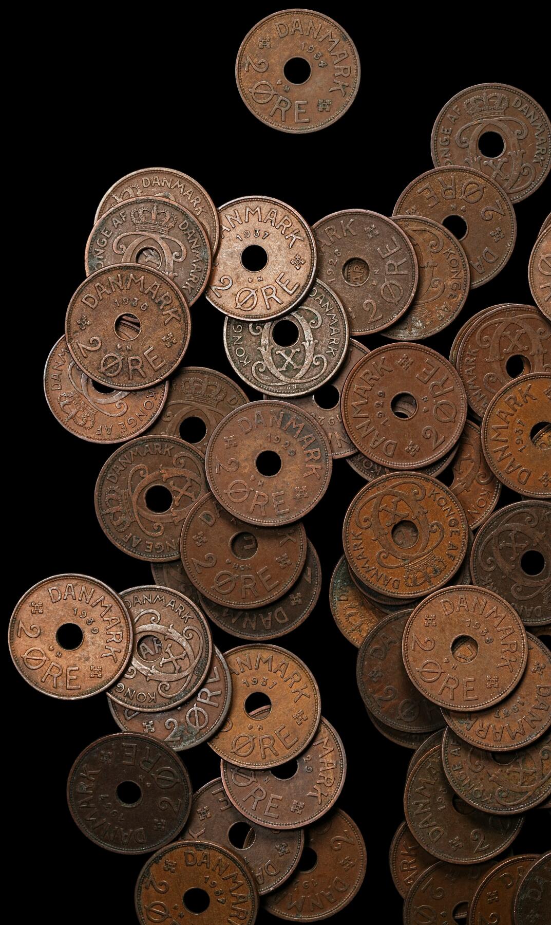 修遠堂世界钱币第108期 丹麦中孔2欧尔铜币70枚，1927-1940年