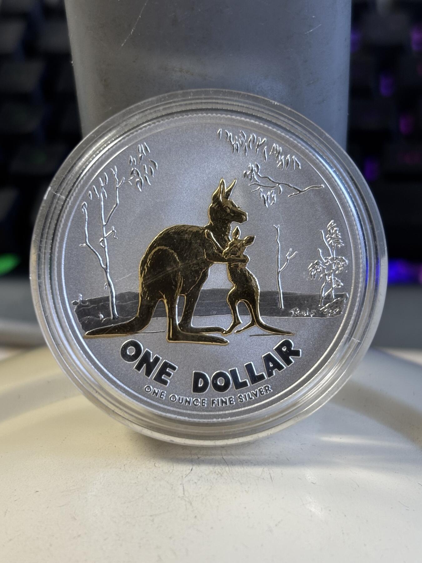 第195期拍卖 澳大利亚2007年袋鼠系列精制磨砂镀金1盎司银币，999银镀金，发行12500枚，皮盒有瑕疵