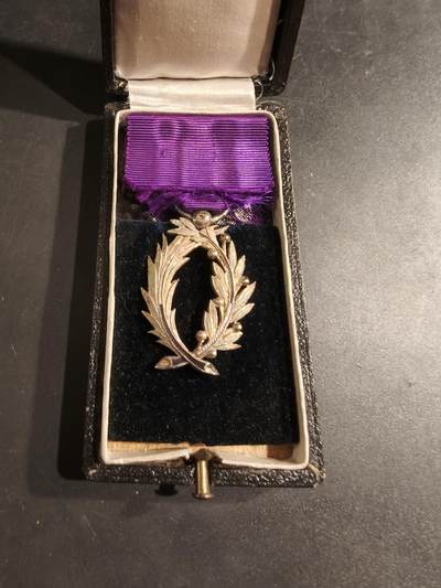 老王徽章第188期 - 法国骑士级棕榈叶勋章   银质珐琅   三共早期版本    原盒    盒子卡扣不严