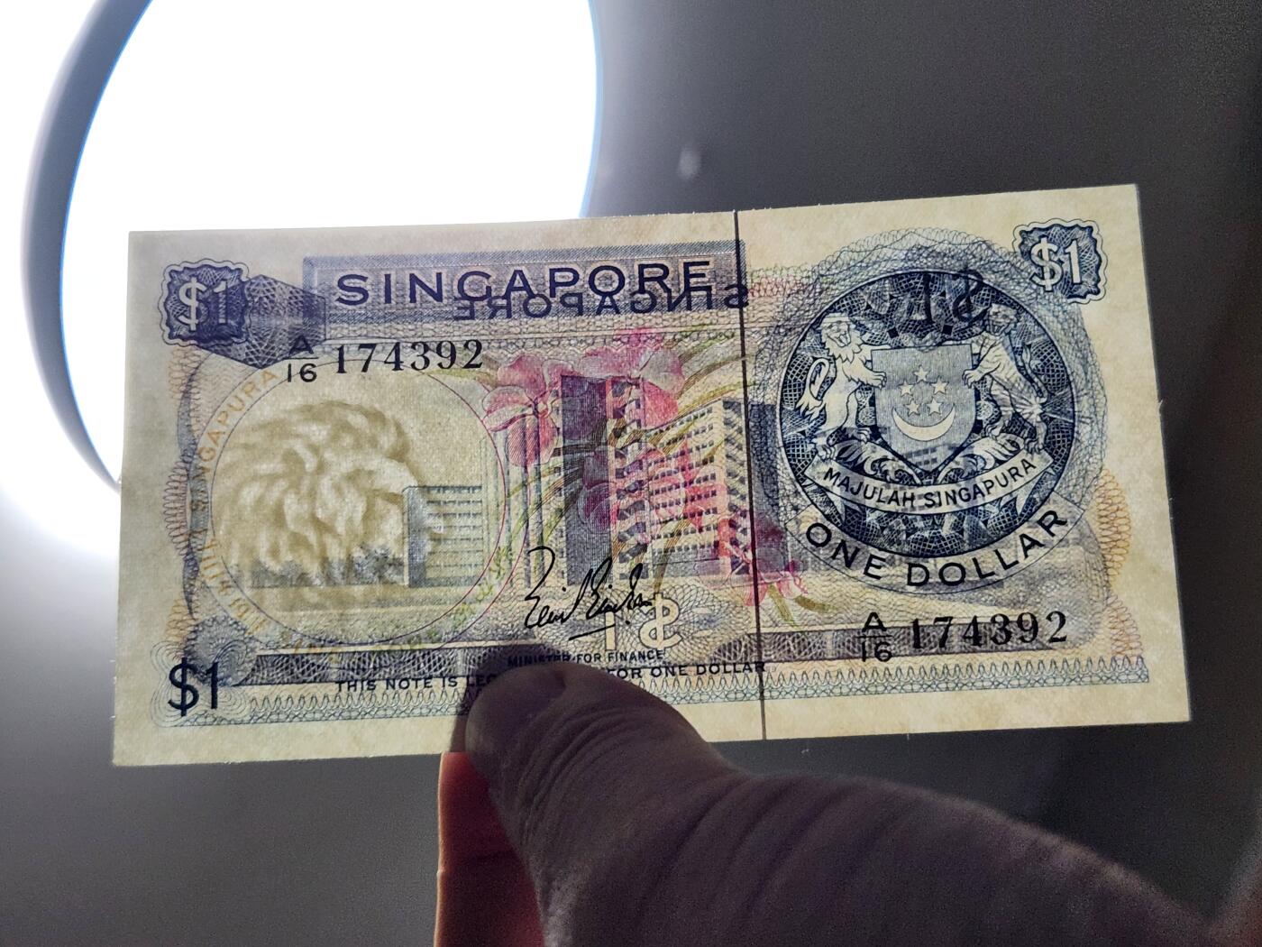 3月21号晚上8点 外国纸币自动截拍第42场 新加坡1967年 花版 无章 1元 林金山签名 首版 新品
