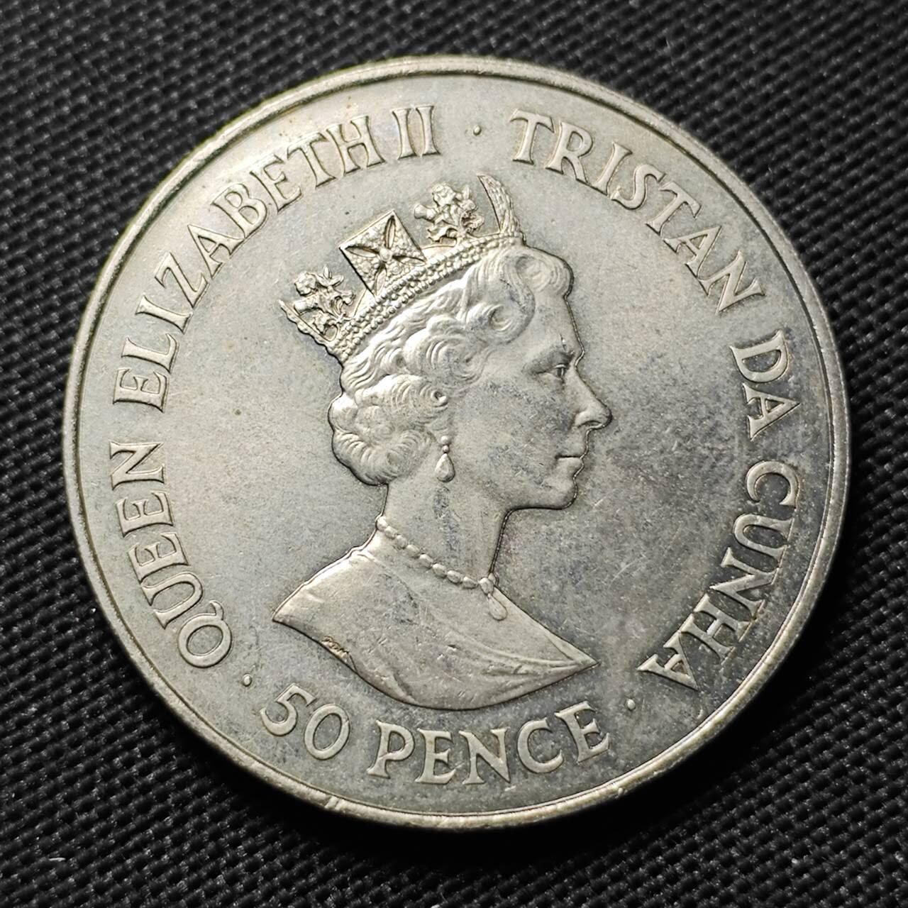 KK钱币收藏小铺   套币专场 2月预留时间 周末发货  特里斯坦达库尼亚1987年50便士克朗形纪念币 女王大婚40周年纪念