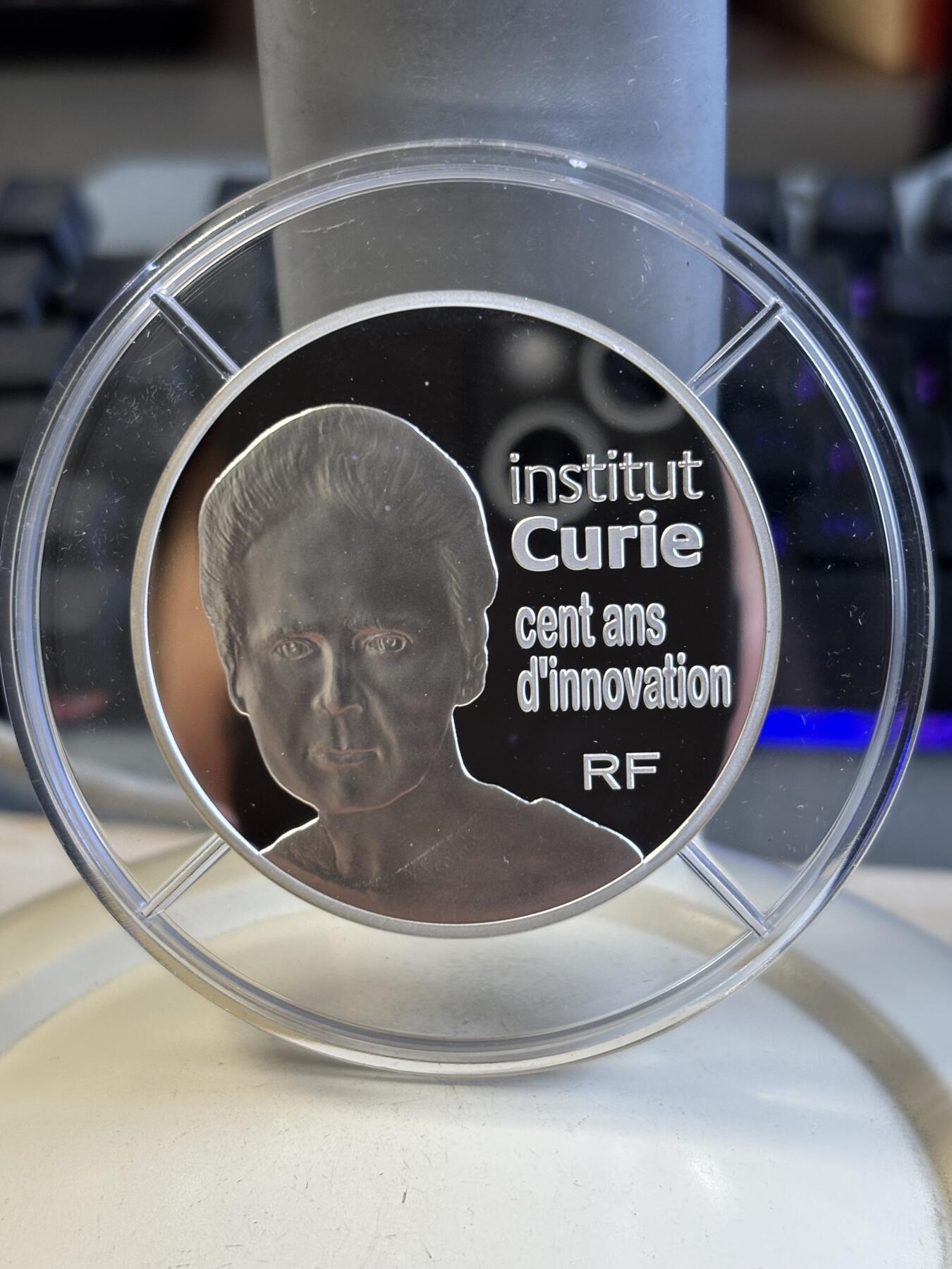 第195期拍卖 法国2009年居里夫人研究所100周年5盎司加厚银币，950银，163.8克，发行500枚