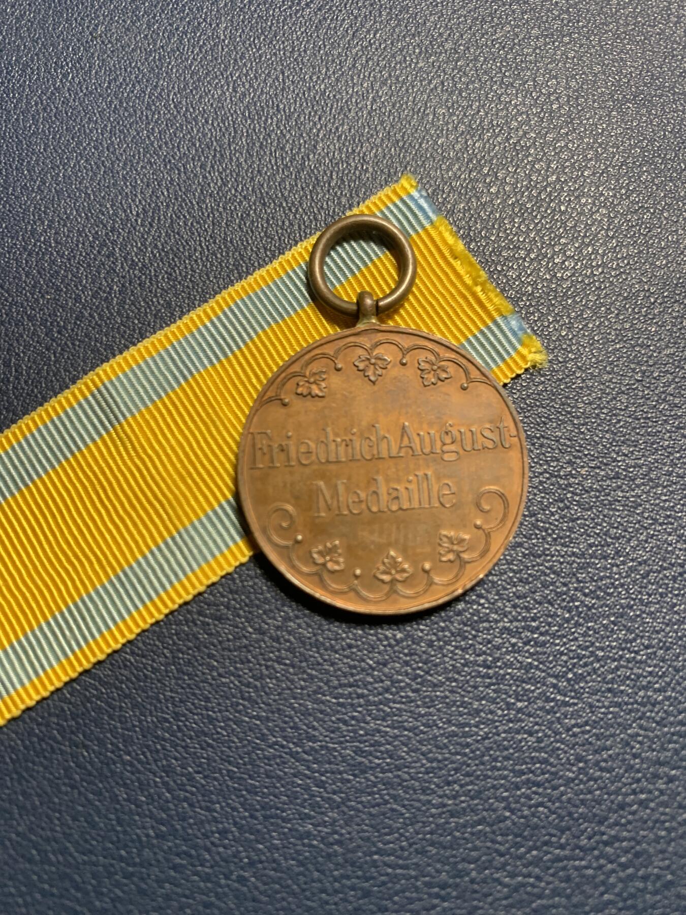 欢度清明，直接出价就行，这场不读秒到点直接结拍。 萨克森王国奥古斯特奖章