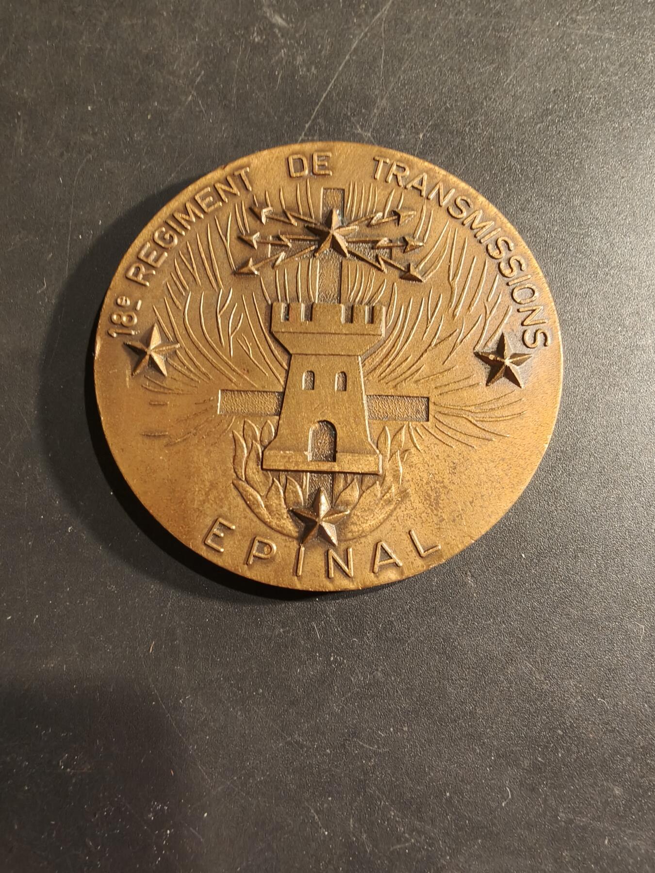 老王徽章第188期 法国驻勒皮埃纳第18通信团大铜章    直径59mm    重量91.3g