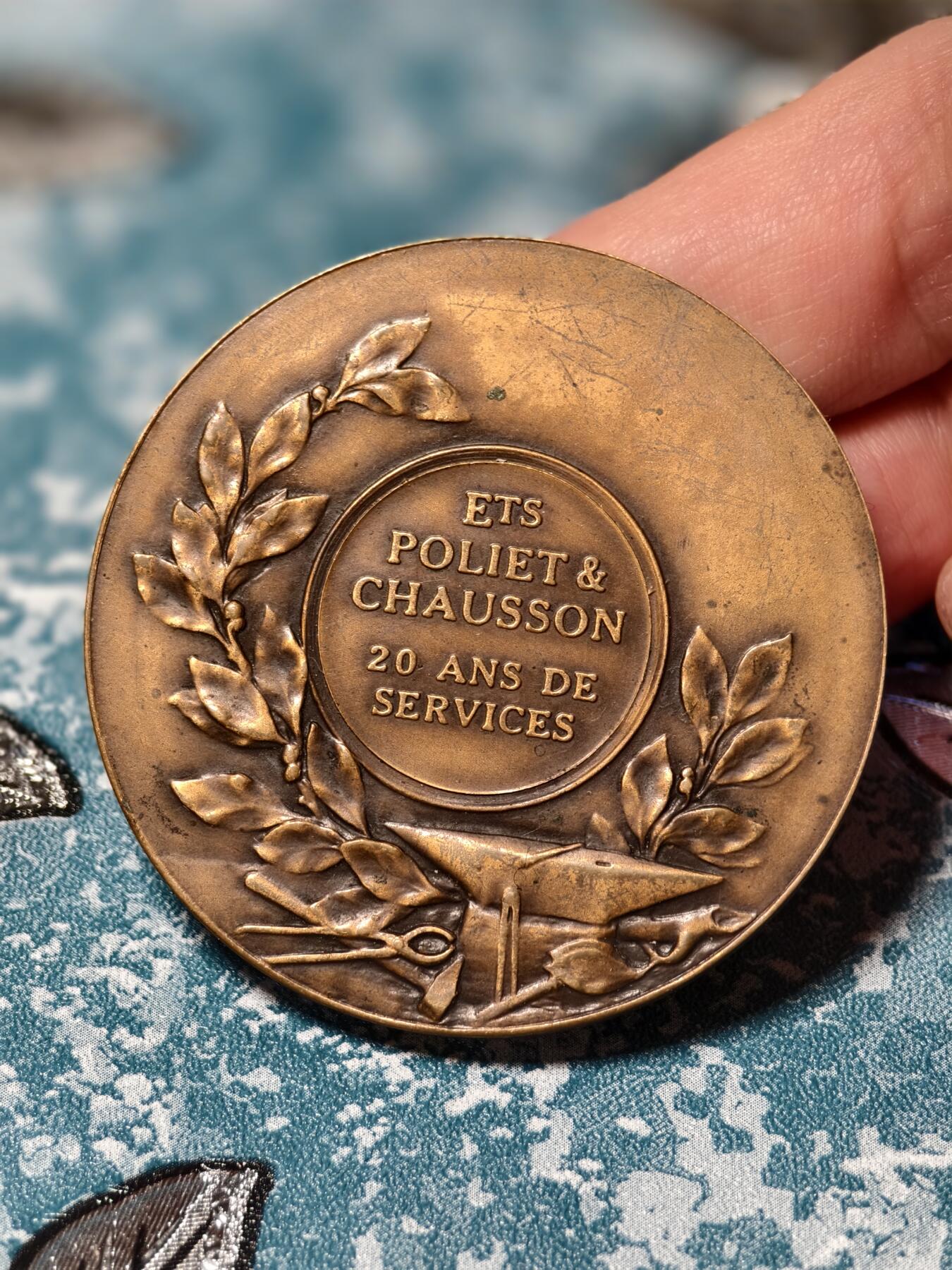 抚柳草堂-第十八期章牌钱币  奖章勋章限时免佣 满百包邮 放漏专场 19世纪末-20世纪初法国服务20周年大铜章 直径50mm重59g 浮雕精美肌肉男