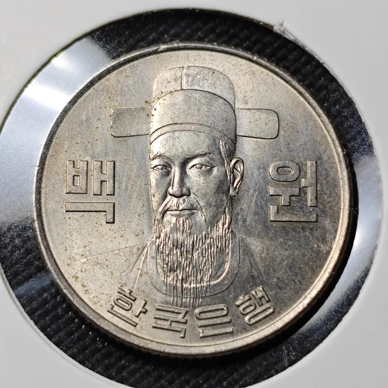 KK钱币收藏小铺   套币专场 2月预留时间 周末发货  1972韩国100韩元 早期年份特年 好品少见！