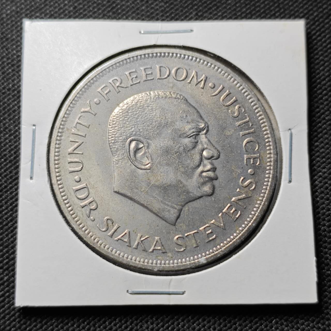 KK钱币收藏小铺   套币专场 2月预留时间 周末发货  塞拉利昂1974年1立昂 中央银行10周年纪念币