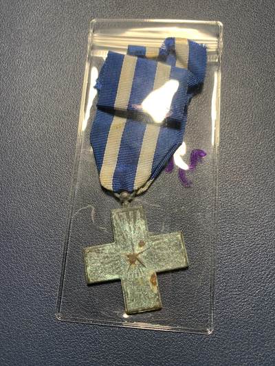 欢度清明，直接出价就行，这场不读秒到点直接结拍。 - 意呆利共和国军事价值十字奖章