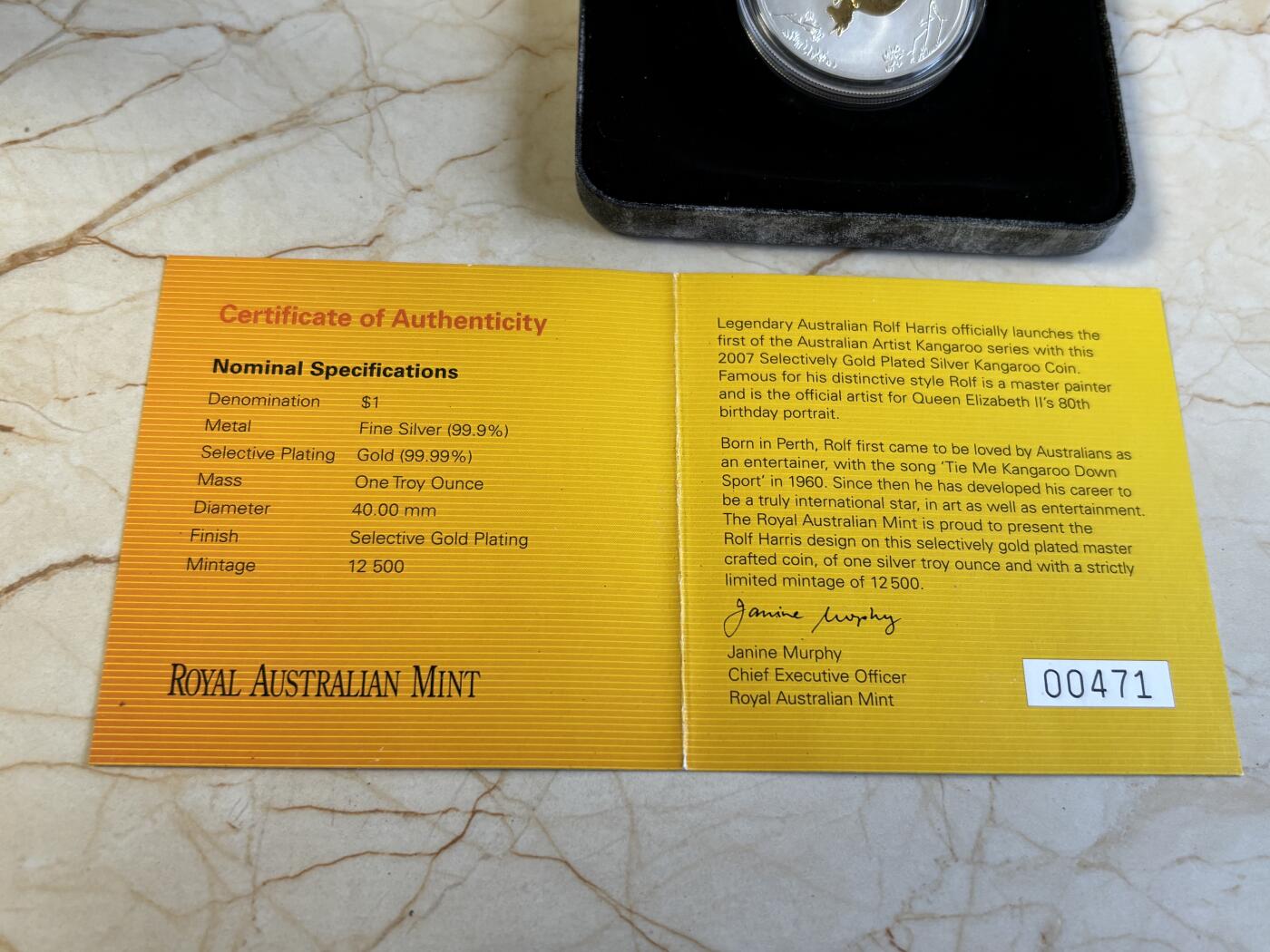 第195期拍卖 澳大利亚2007年袋鼠系列精制磨砂镀金1盎司银币，999银镀金，发行12500枚，皮盒有瑕疵