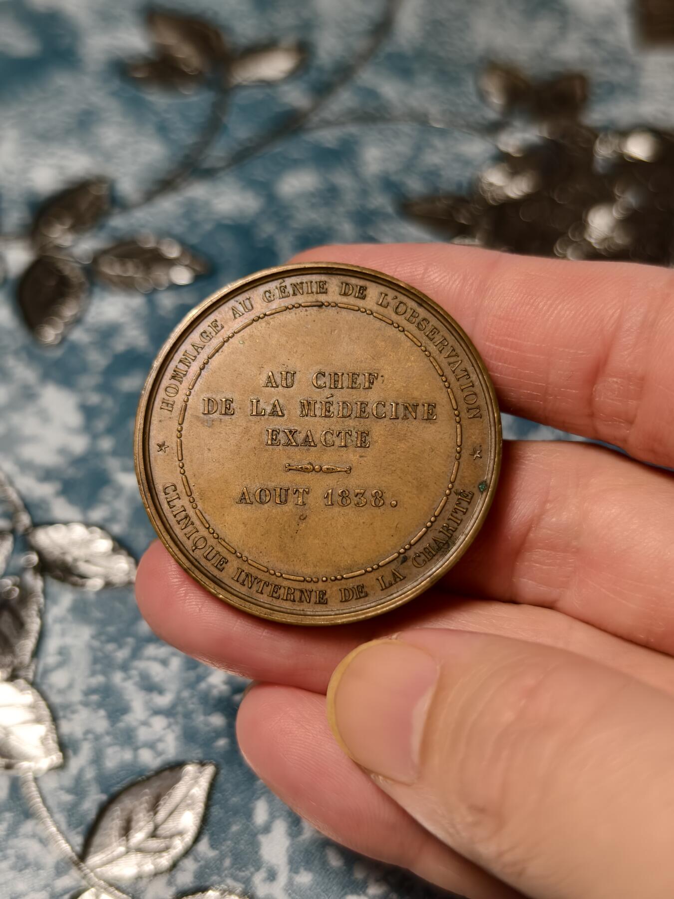 抚柳草堂-第十八期章牌钱币  奖章勋章限时免佣 满百包邮 放漏专场 1838法国精确医学之父纪念铜章 高浮雕细节清晰 早期光边原铸 浮雕精美 直径40.8mm 35g铜质 巧克力包浆状态非常好