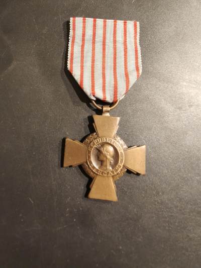 老王徽章第188期 - 法国战斗十字奖章