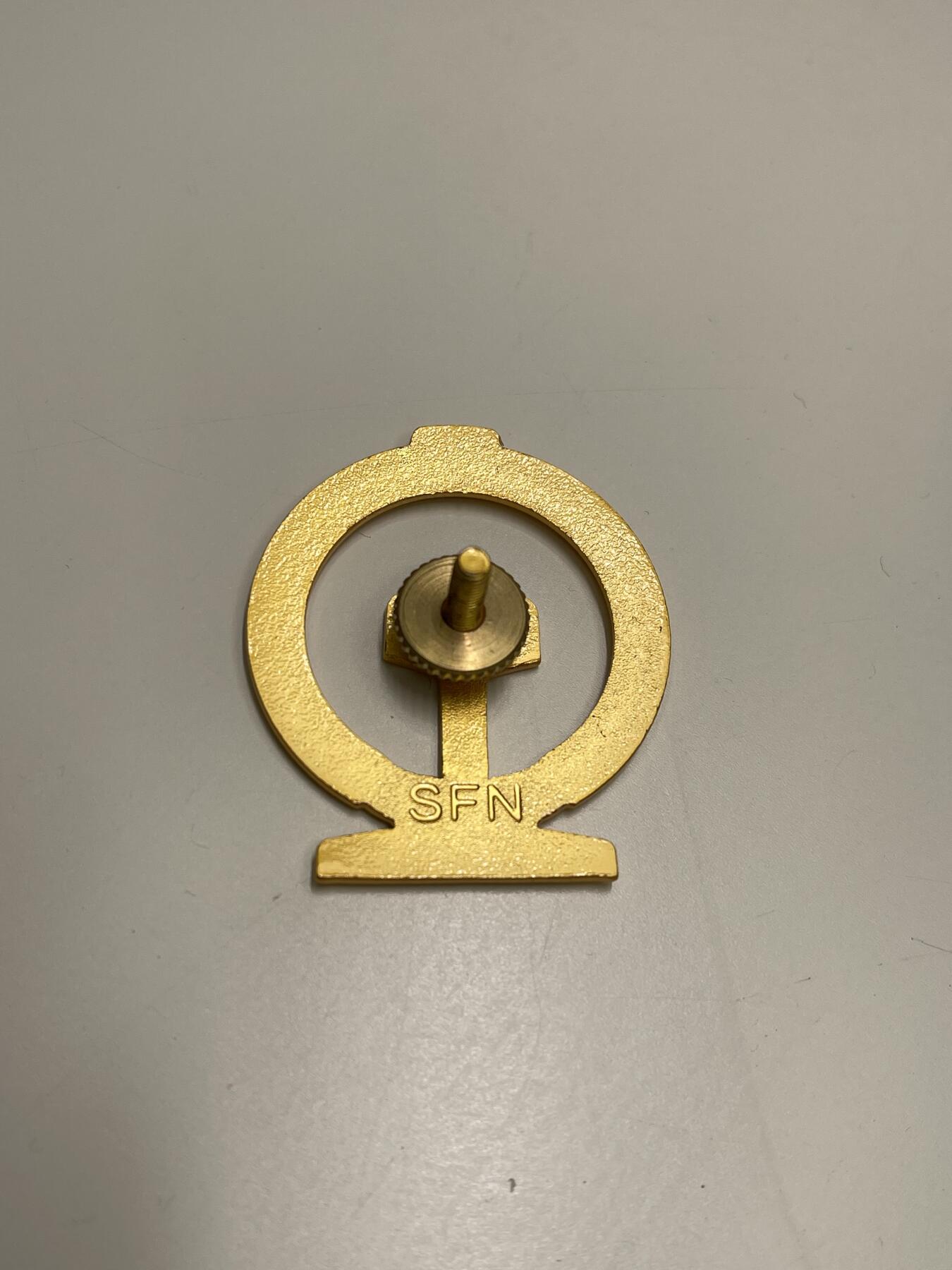 新时代收藏快速小拍 拍卖本周一线所得新货 欢迎关注 新版铁路帽徽 螺丝固定