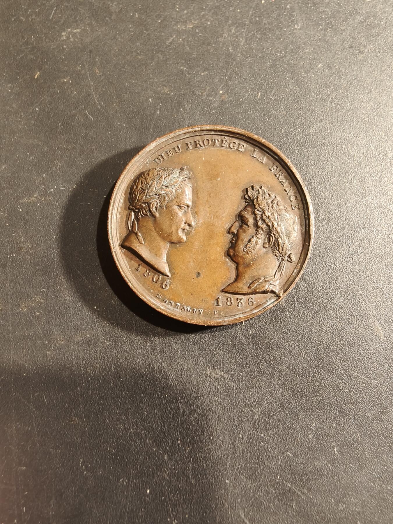 老王徽章第188期 法国1836年巴黎凯旋门落成大铜章    早期光边原铸    直径26mm    重量8g