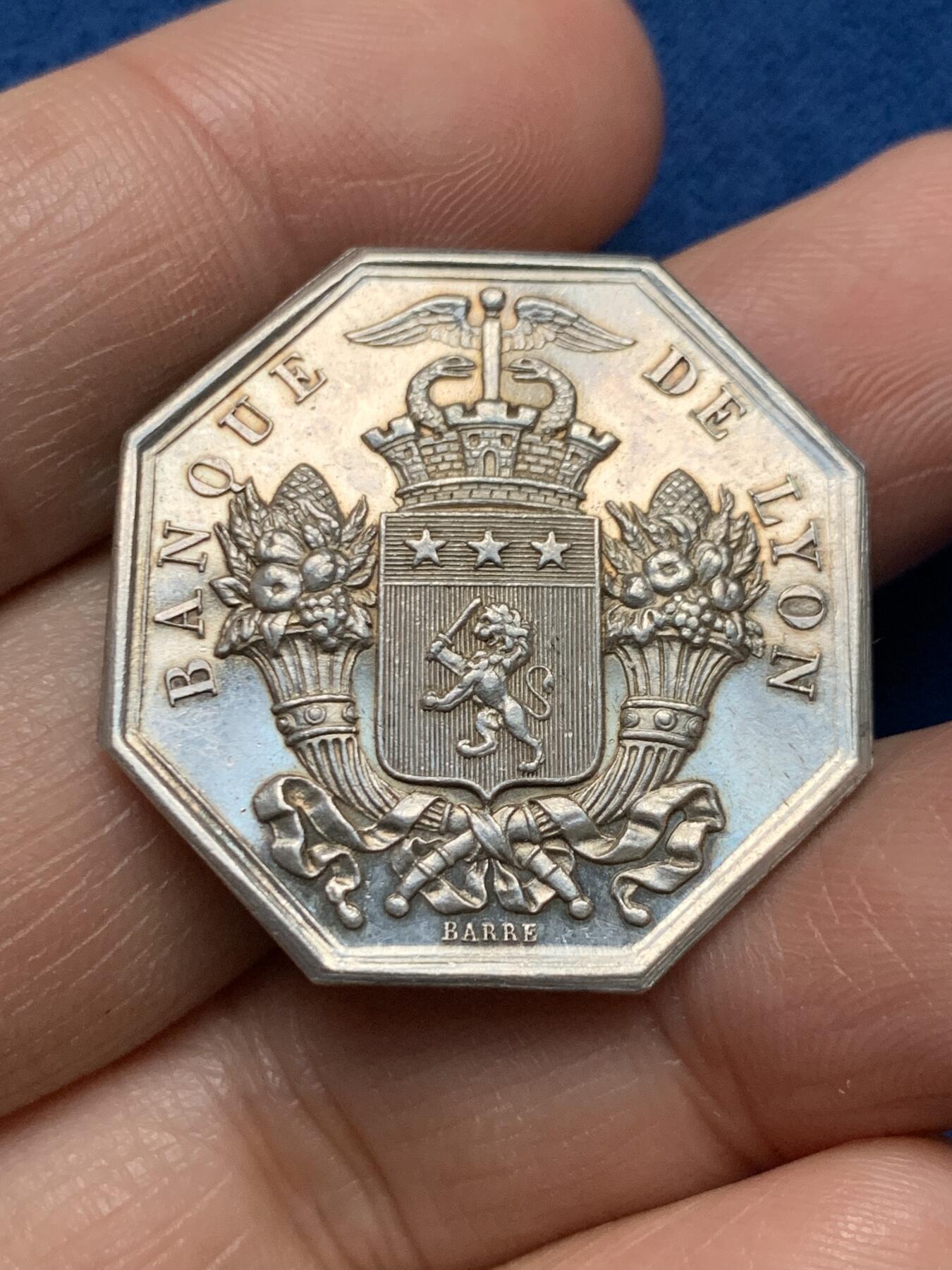 《竞宝斋》第473场 周日，周一 2场连拍 （全场包邮）欢迎送拍 法国1835年里昂银行八角纪念银章，油灯边铭，12.1克，30.6mm