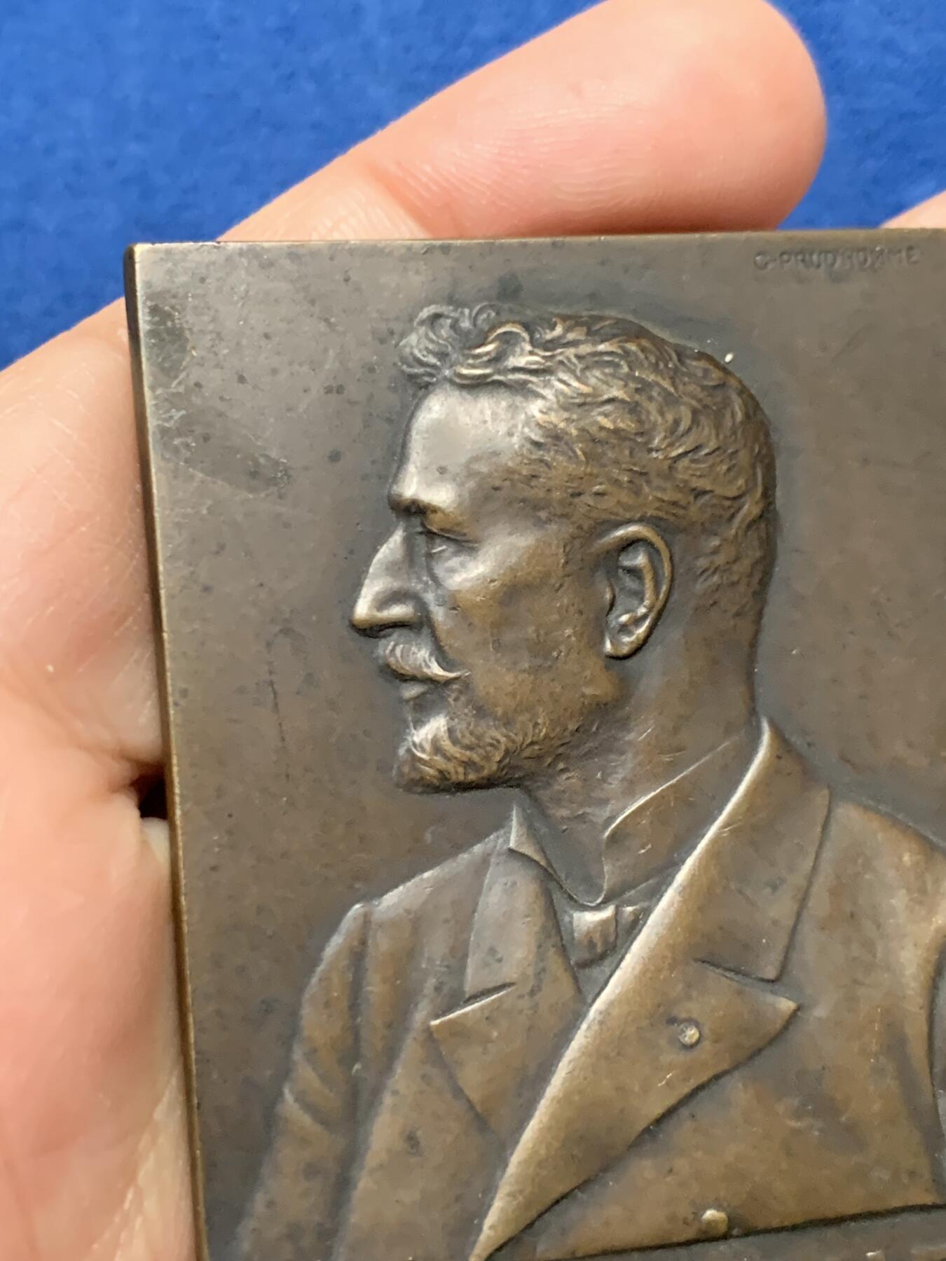 《竞宝斋》第473场 周日，周一 2场连拍 （全场包邮）欢迎送拍 名家G. Prudhomme作医学家让·巴蒂斯特纪念方型铜章 78.2克 60.5*47mm 丰饶角铜标