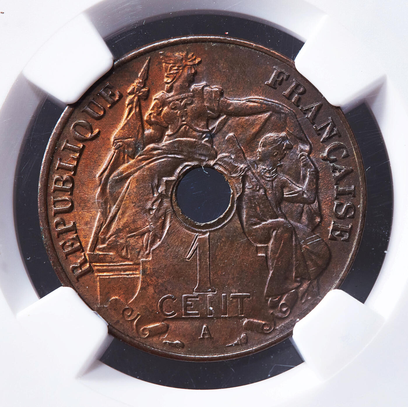 【俄甄集藏】2026年(050)04-01星期三 晚 19:30 全场包邮 法属印度支那1922年A版中孔百分之一（1分）铜币，NGC MS63，铸纹清晰，转光品相