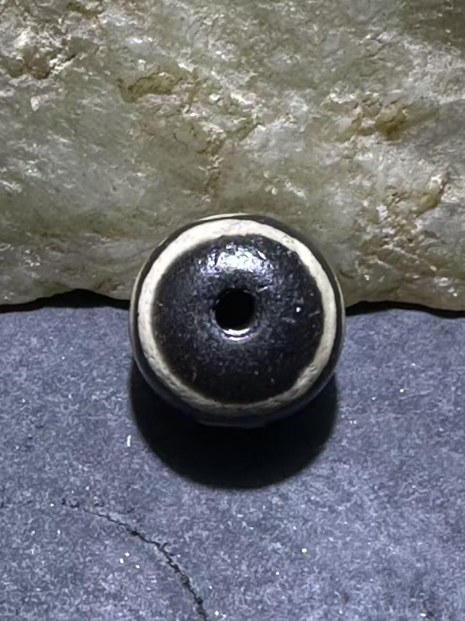 仅此一颗，精品藏传四眼随形天珠一颗