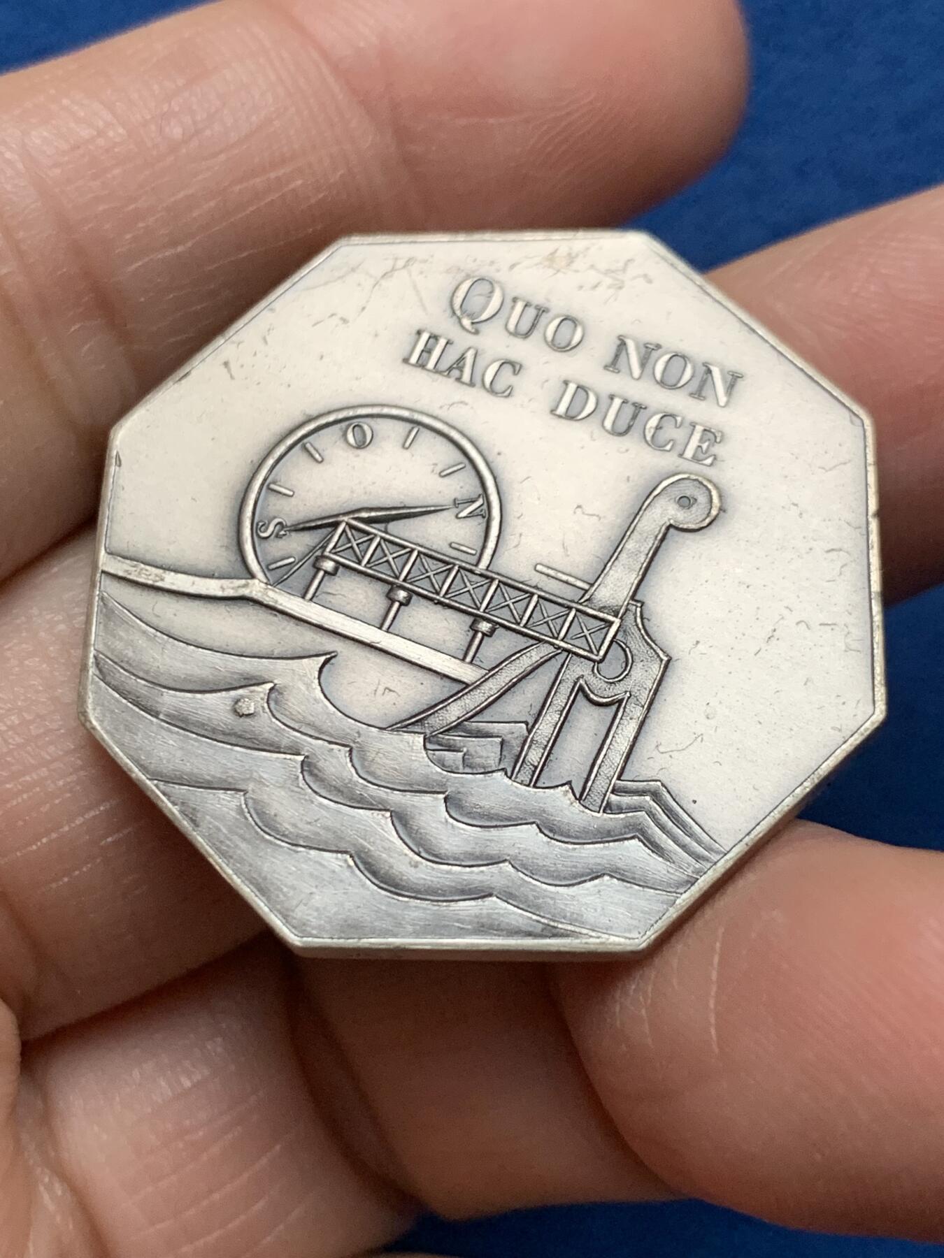 《竞宝斋》第473场 周日，周一 2场连拍 （全场包邮）欢迎送拍 法国1978年波尔多工商会航海主题八角银章，丰饶角1★边铭，17.95克，33.2mm