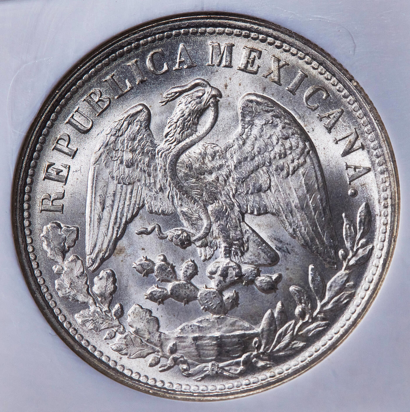 【俄甄集藏】2026年(050)04-01星期三 晚 19:30 全场包邮 墨西哥1898年Mo Am版1比索直边鹰洋大银币，NGC MS65，车轮转光