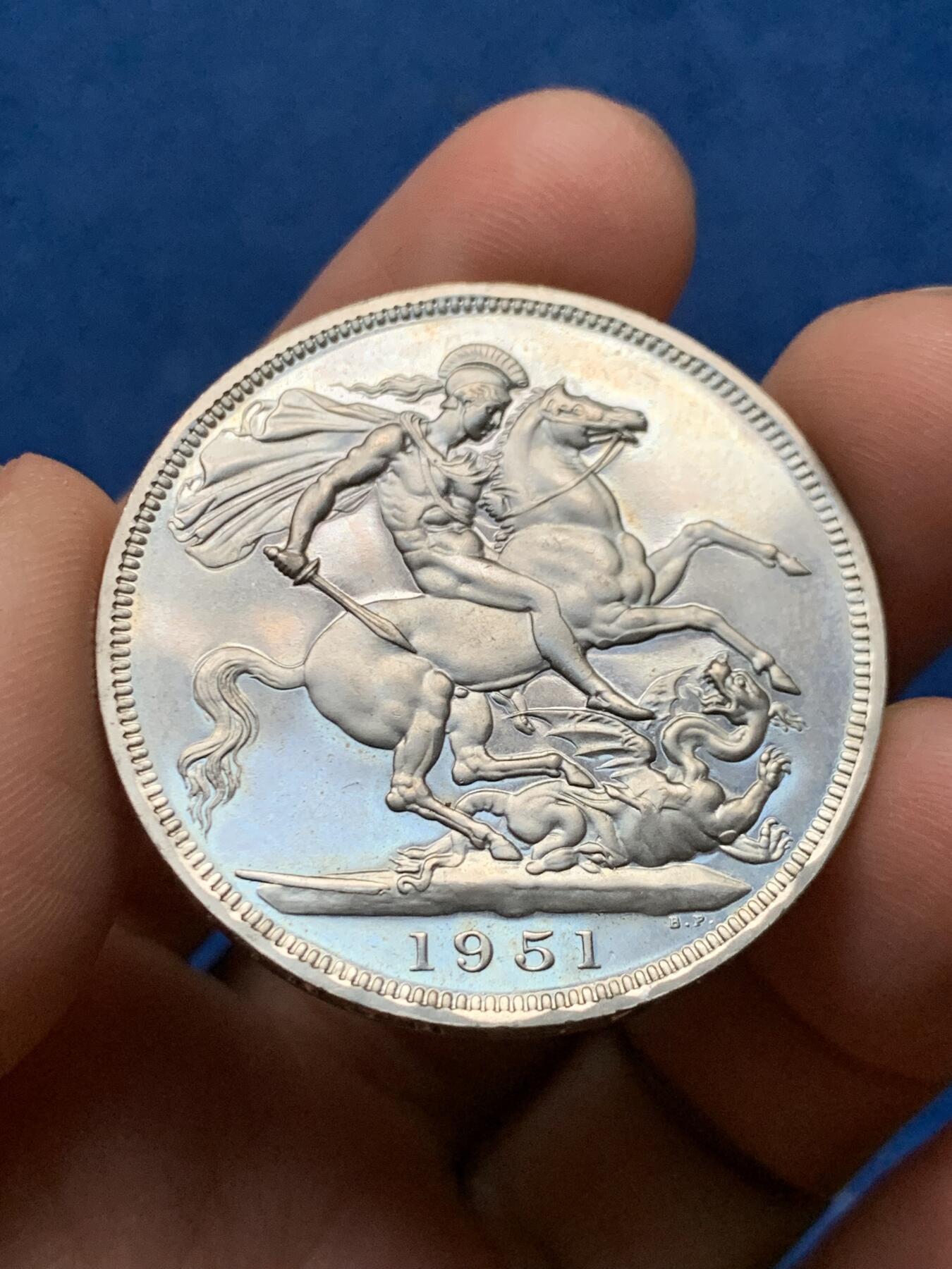 《竞宝斋》第473场 周日，周一 2场连拍 （全场包邮）欢迎送拍 1951年 原光英国乔六镍马剑 最后一版流通的马剑 绿盒 证盒齐全 底板光度优秀