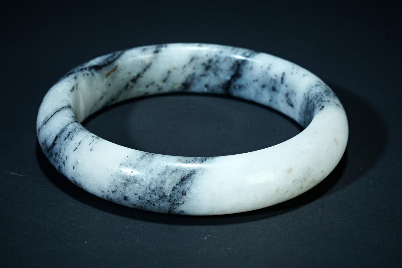 上海都达杂项专场五十八【全场包邮】  天然和田玉籽料墨玉手镯93-23