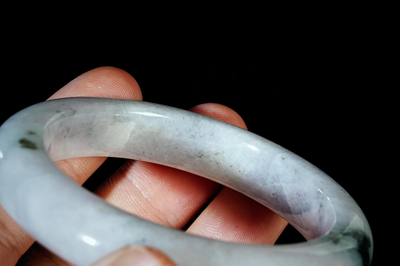 上海都达杂项专场五十八【全场包邮】  天然冰糯种带绿翡翠（A货）手镯 附鉴定证书93-18