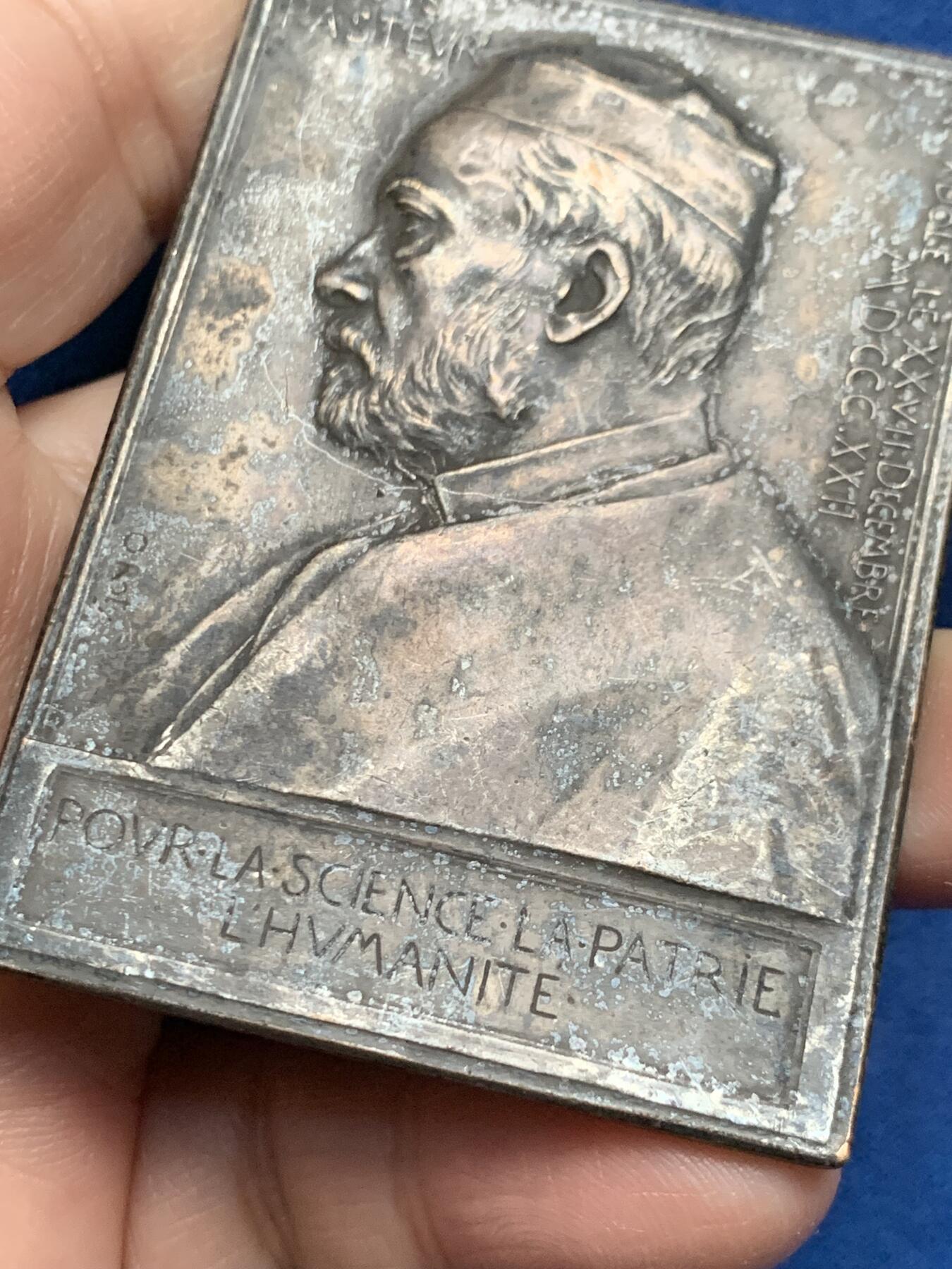 《竞宝斋》第473场 周日，周一 2场连拍 （全场包邮）欢迎送拍 1892年奥斯卡罗蒂作 路易-巴斯德诞辰70周年方型镀银大铜章 73.2克 48*67mm 丰饶角铜标