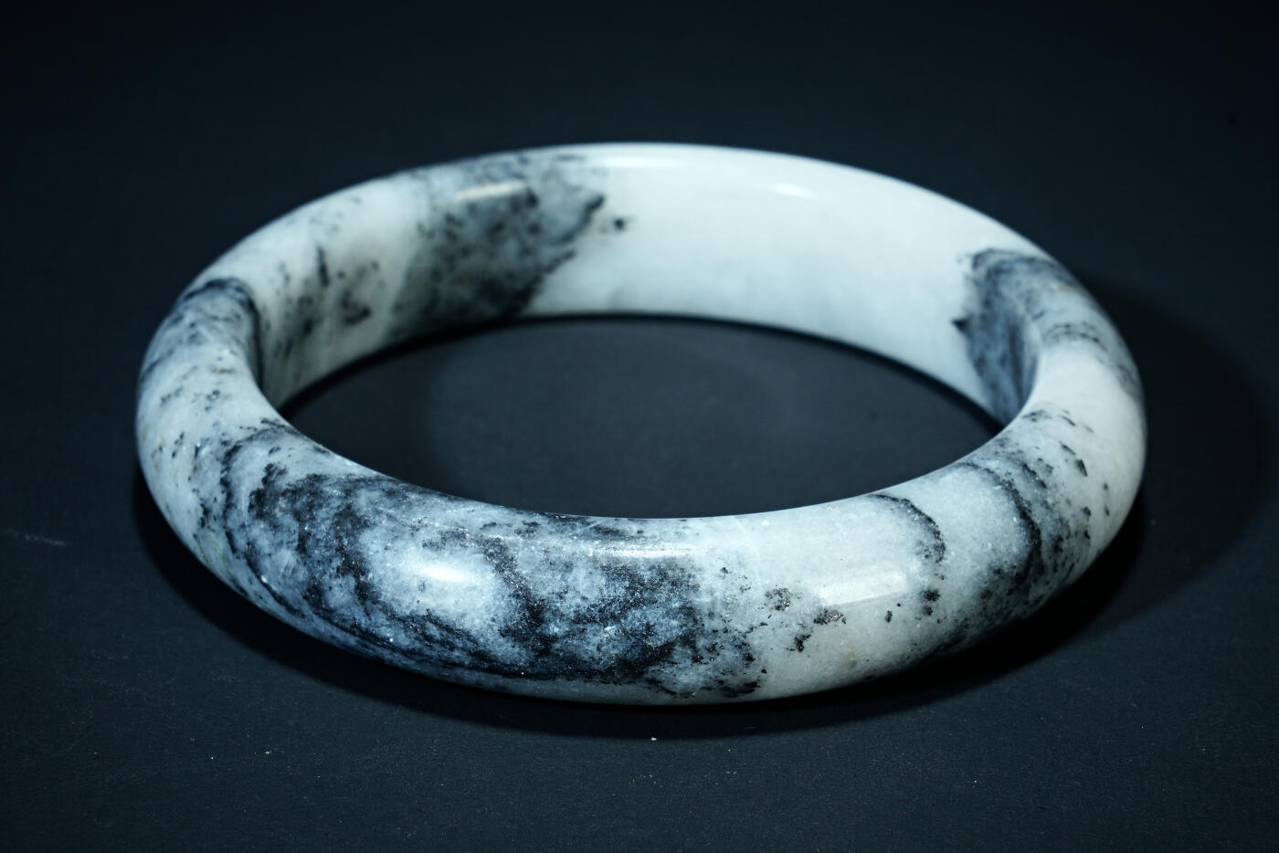 上海都达杂项专场五十八【全场包邮】  天然和田玉籽料墨玉手镯93-23