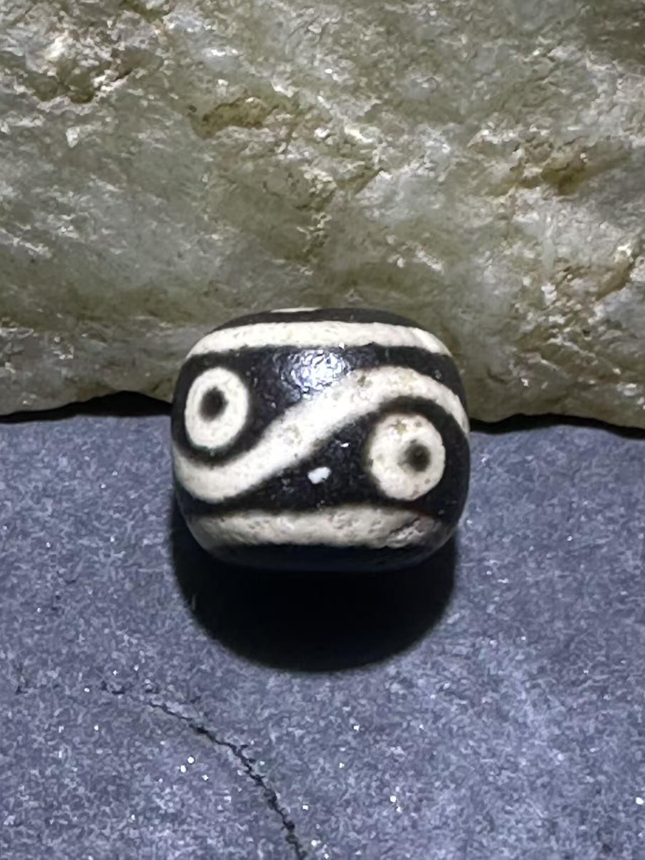 仅此一颗，精品藏传四眼随形天珠一颗