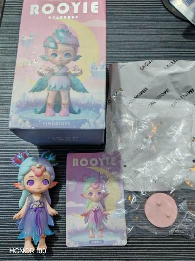 正版盲盒专场 - 这是 SIMONTOYS 出品的「ROOYIE（箩伊）东方仙境灵兽系列」盲盒手办，你拆出的款式是 深海鲛人。