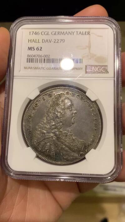 《竞宝斋》第473场 周日，周一 2场连拍 （全场包邮）欢迎送拍 NGC MS62 神圣罗马帝国 1746年 德国 哈尔自由市三盾徽大泰勒银币 发行量仅800枚 精细高浮雕神罗皇帝的弗朗西斯一世（玛利亚特蕾莎的丈夫）包浆深邃 高点保持的很好 感觉低评